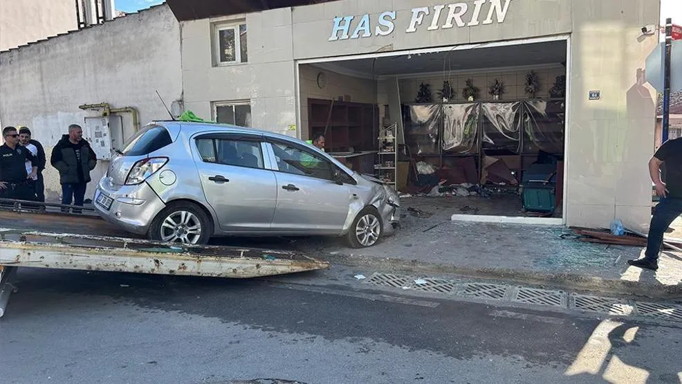 ورود خودرو به نانوایی در ادرنه