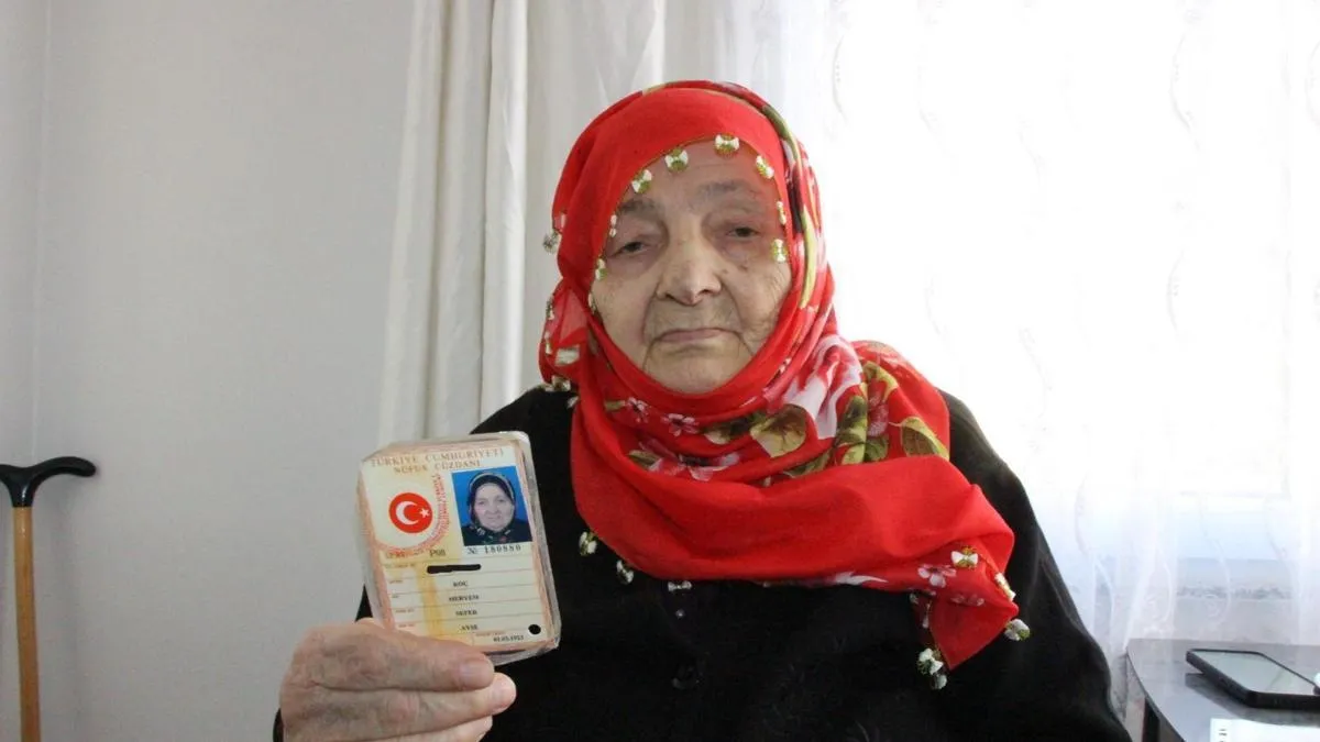 زنی که هم سن جمهوری ترکیه است