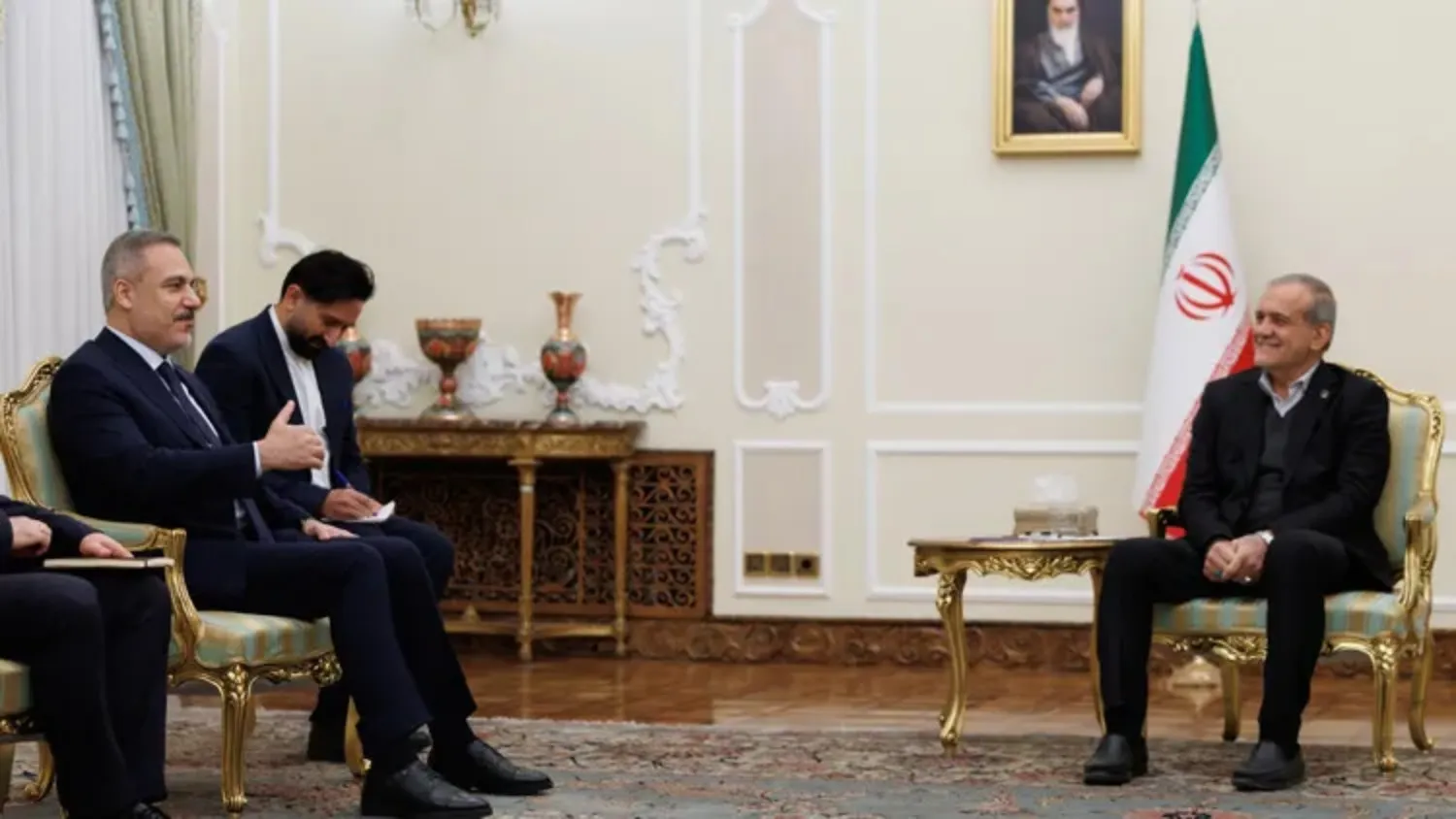 دیدار وزیر امور خارجه ترکیه با رئیس‌جمهور ایران در تهران