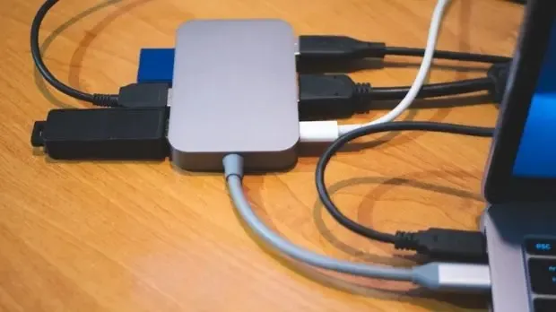 USB لپ&zwnj;تاپ