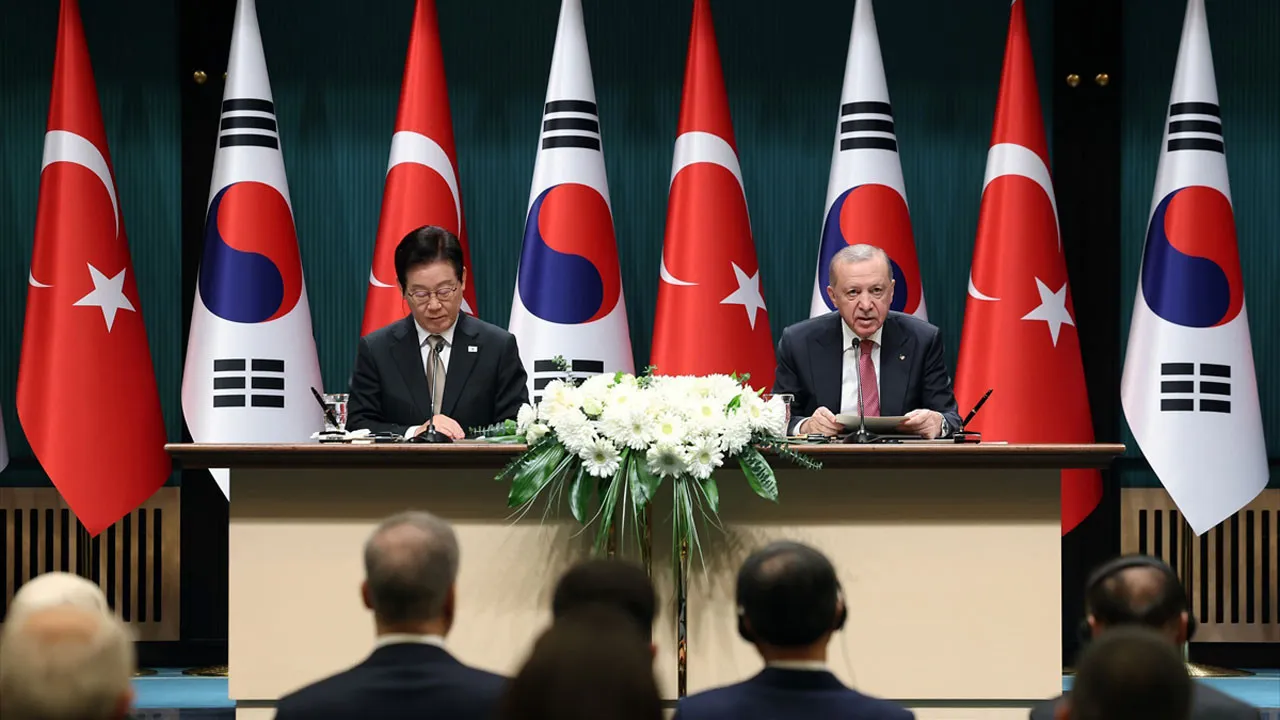 تاکید رئیس جمهور ترکیه بر ادامه مذاکرات با کره‌جنوبی برای تاسیس نیروگاه هسته‌ای