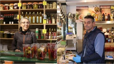 داستان زوجی که روبه‌روی هم مغازه «ترشی‌فروشی» باز کردند