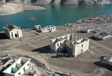 نمایان شدن یک روستا با کاهش آب سد در ساری‌کامیش