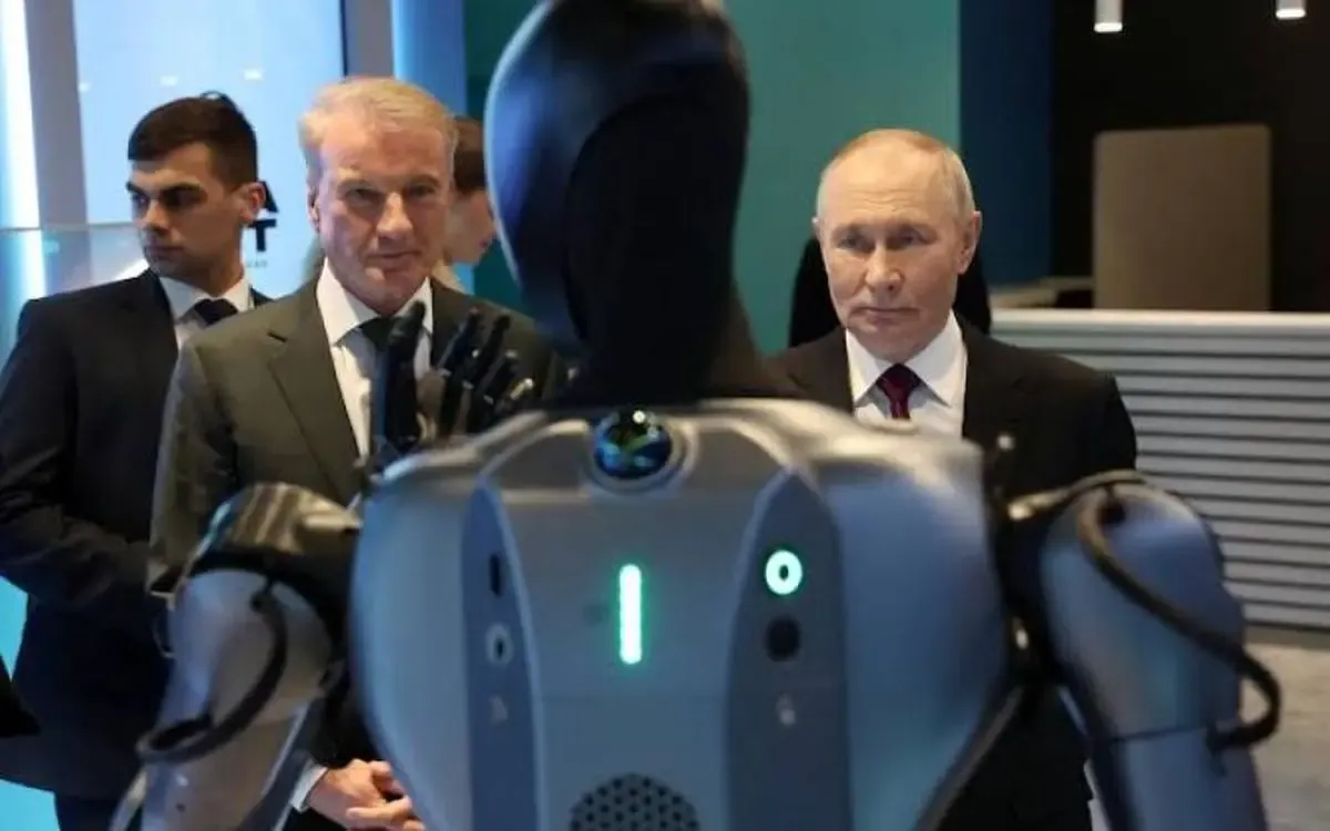 رقص اولین ربات انسان‌نمای روسیه برای پوتین