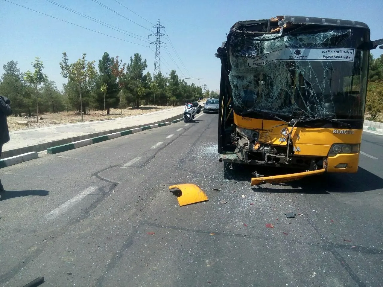 سانحه عجیب رانندگی در مشهد؛ ورود اتوبوس به پیاده‌راه