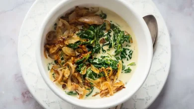 طرز تهیه اسفناج خامه ای با پیاز کاراملی