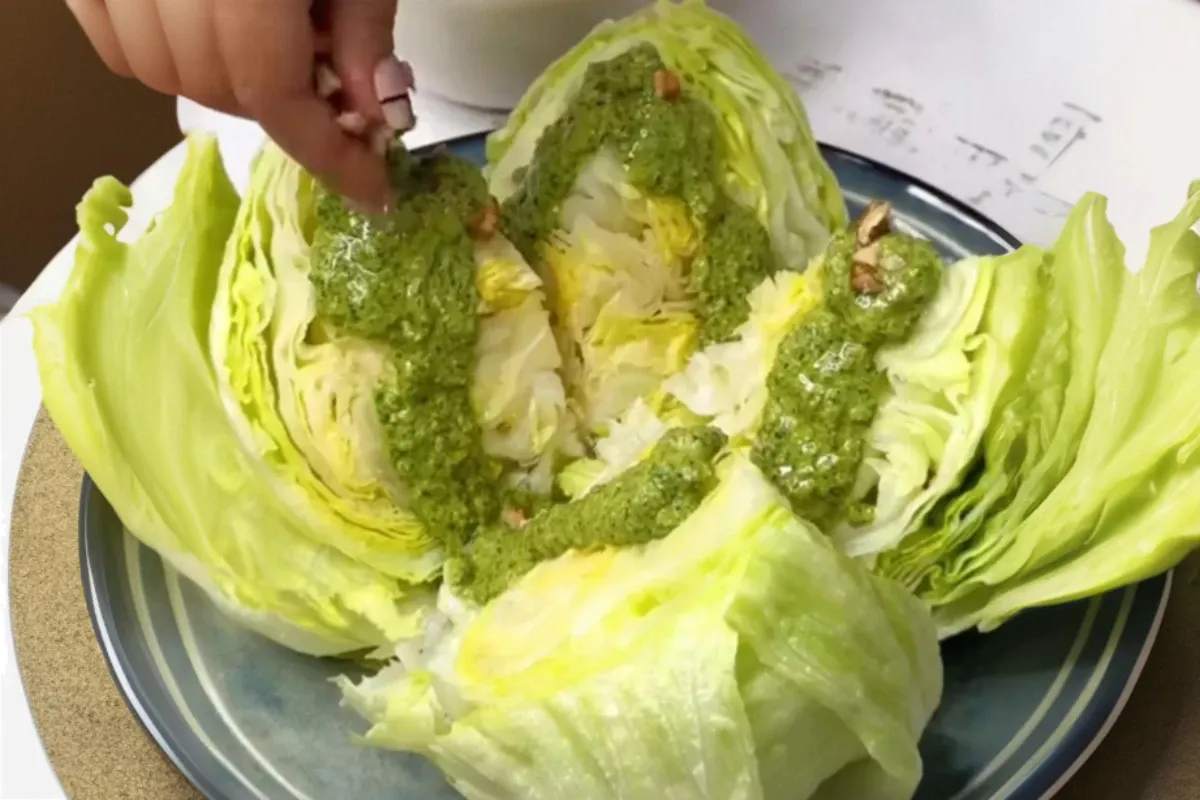 طرز تهیه سالاد کاهو با سس آنتروکوت به سبک رستوران‌ ها