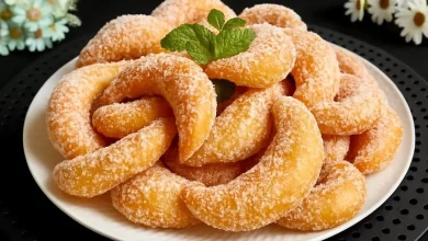 طرز تهیه شیرینی ماستی با یک عدد تخم مرغ