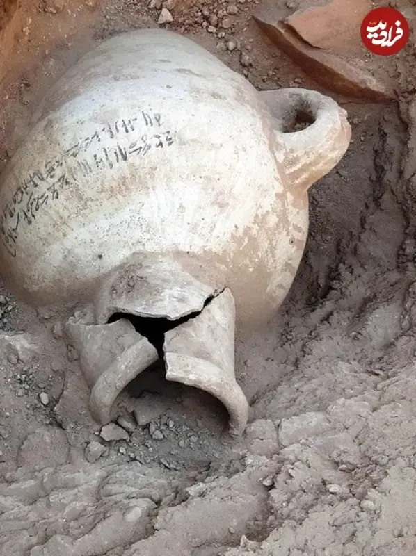 ظرف سفالی از آتن منقوش به نام آمِن‌حوتپ سوم