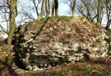 کشف جواهر اربابی در ویرانه‌ های قلعۀ قرون وسطایی