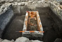 یک تابوت رومی بعد از 1700 سال باز شد