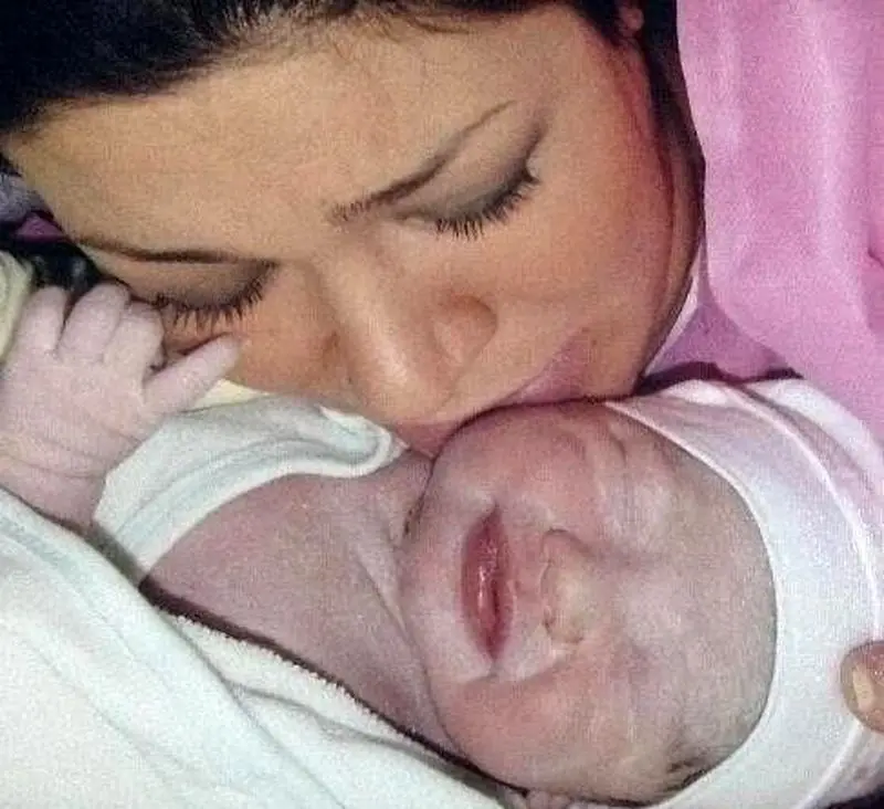 نگاهی به اولین روز مادر شدن بازیگران (عکس) 11 10 15