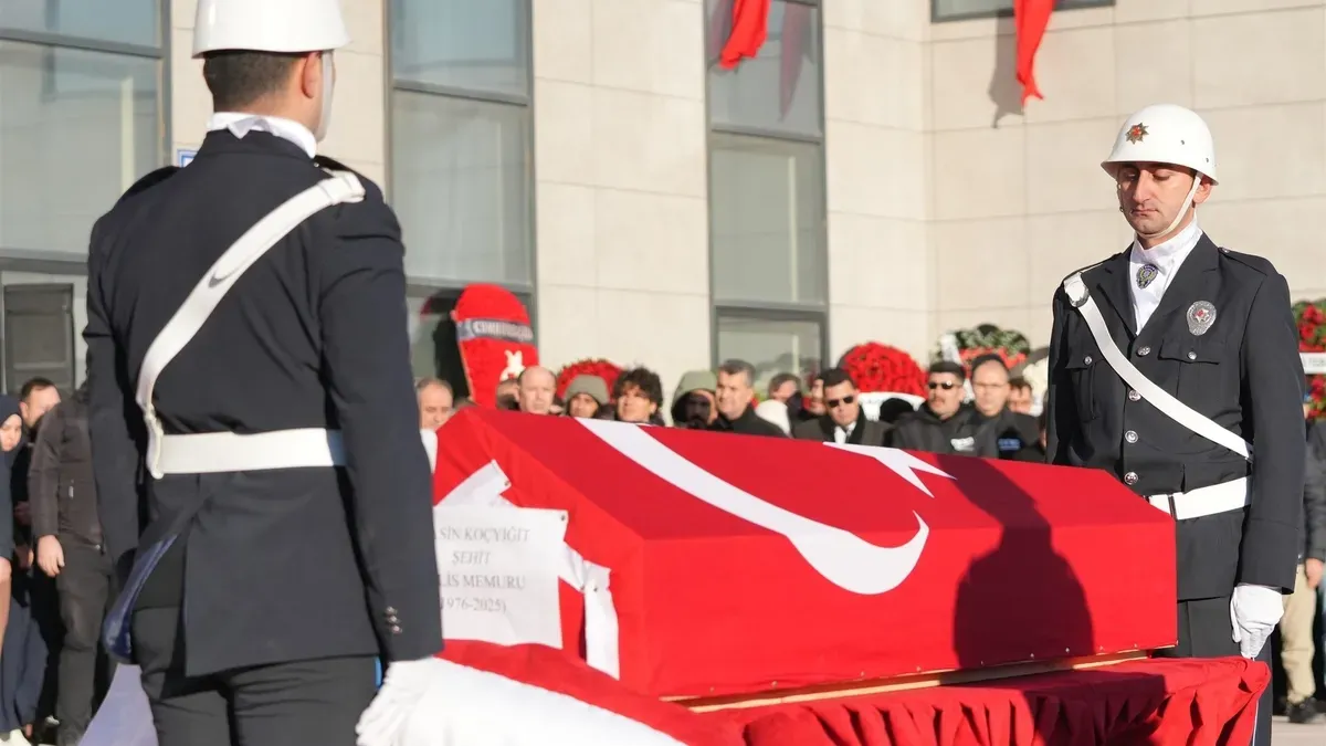 برگزاری مراسم تشییع سه پلیس شهید در یالووا