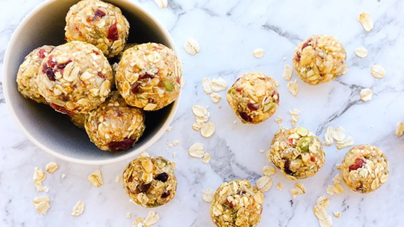 طرز تهیه توپک پسته کرنبری دسر شب یلدا 1 4 62