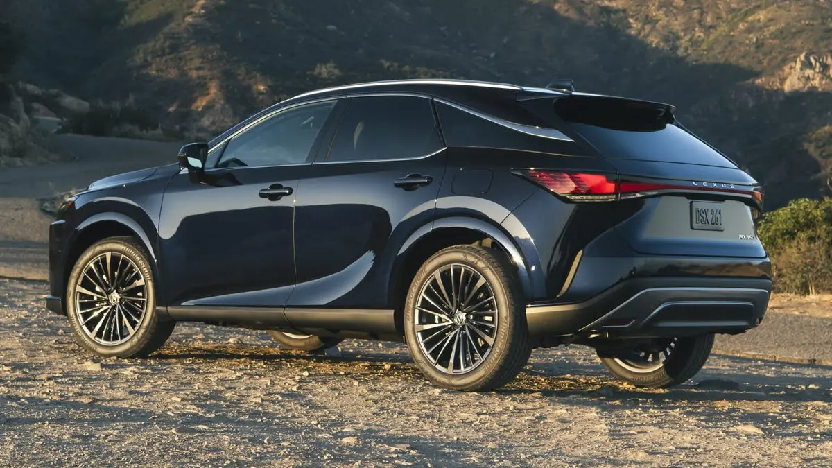 مقایسه لکسوس RX با جنسیس GV70 7 6 35