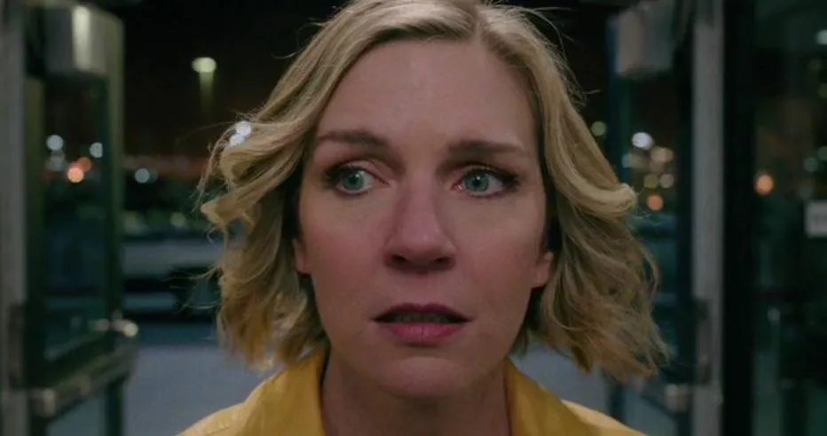 نقد و بررسی جامع سریال Pluribus؛ چرا سریال جدید خالق بریکینگ بد همه را میخکوب کرده است؟ 2 Pluribus 1