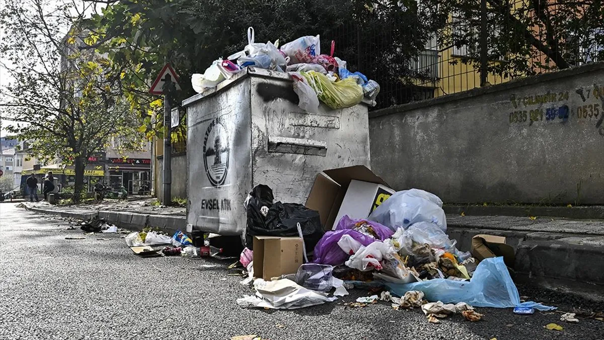 تجمع زباله در مالتپه استانبول بهدنبال اعتصاب کارگران شهرداری