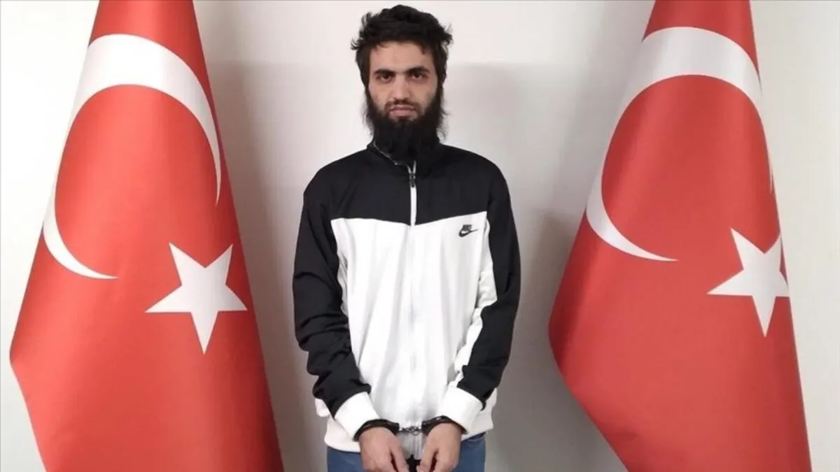 به گفته منابع امنیتی، مهمت گورن با اوزگور آلتون ملقب به ابو یاسر الترکی که پیش‌تر بازداشت و به ترکیه منتقل شده بود، همکاری داشته و در انتقال عناصر داعش از ترکیه به افغانستان و پاکستان نقش مؤثری ایفا کرده است.