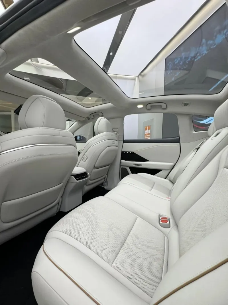 تویوتا bZ7 مدل 2026؛ تویوتا سدان الکتریکی جدید (+عکس) 11 تویوتا bZ711