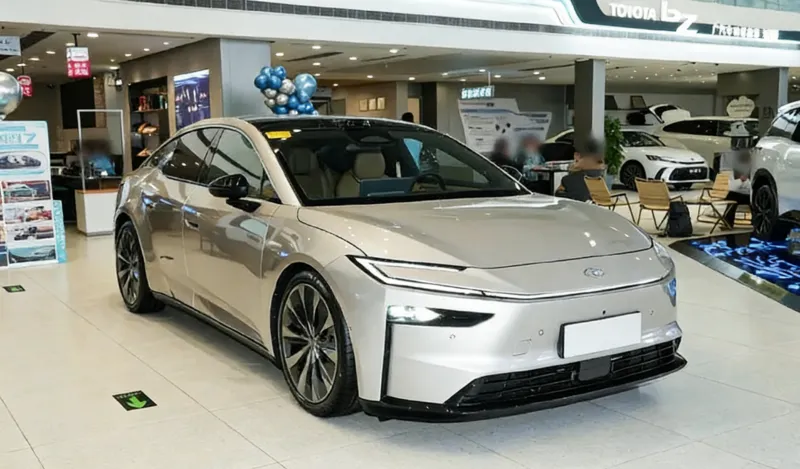 تویوتا bZ7 مدل 2026؛ تویوتا سدان الکتریکی جدید (+عکس) 12 تویوتا bZ712