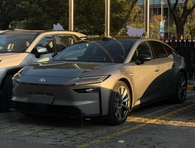 تویوتا bZ7 مدل 2026؛ تویوتا سدان الکتریکی جدید (+عکس) 5 تویوتا bZ72