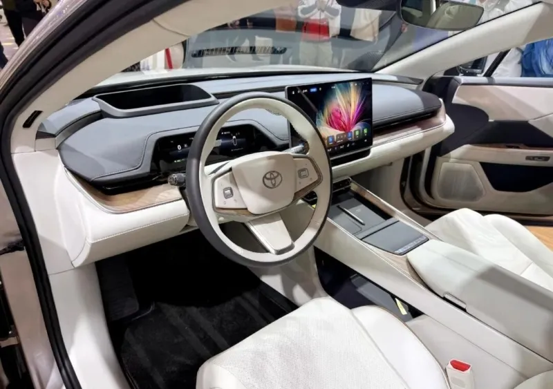 تویوتا bZ7 مدل 2026؛ تویوتا سدان الکتریکی جدید (+عکس) 8 تویوتا bZ78