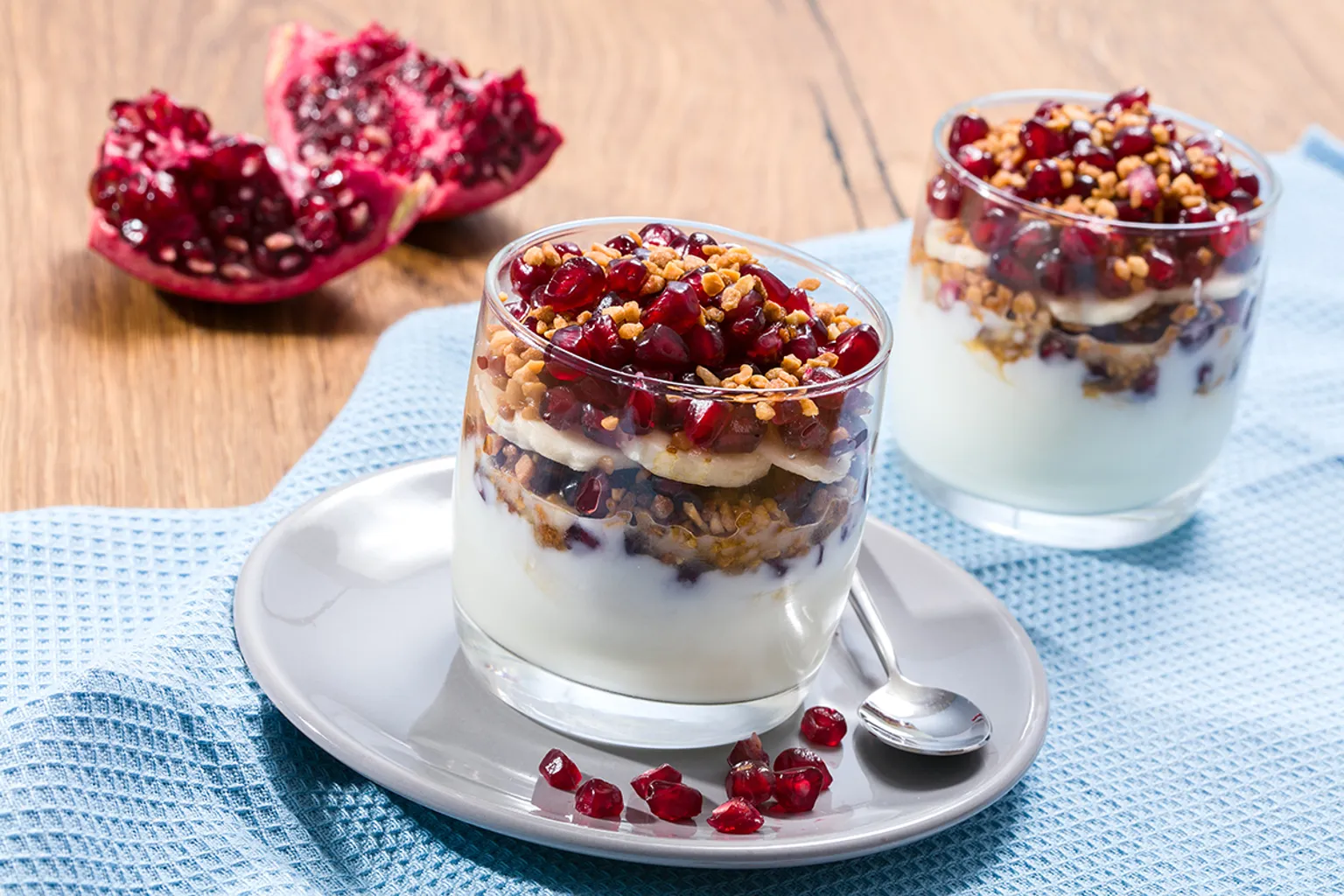 طرز تهیه ترایفل انار برای شب یلدا