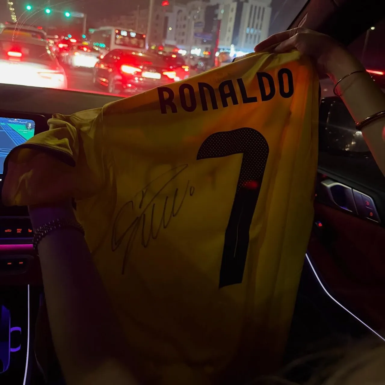 هدیه جالب رونالدو به همسر ژوزه مورایس سرمربی الوحده (+عکس) 2 هدیه جالب رونالدو به همسر ژوزه مورایس سرمربی الوحده 2